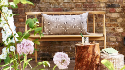 Vertical Garden Design for Small Spaces: Tips and Tricks for Efficient Use of Space