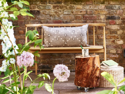 Vertical Garden Design for Small Spaces: Tips and Tricks for Efficient Use of Space