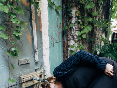 Vertical Garden Irrigation Methods: Comparing Drip Systems, Wicking, and Other Techniques