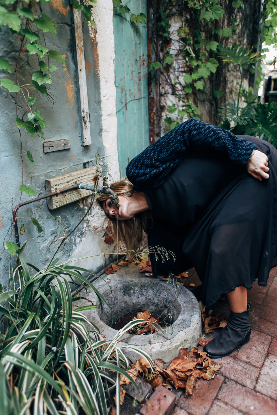 Vertical Garden Irrigation Methods: Comparing Drip Systems, Wicking, and Other Techniques